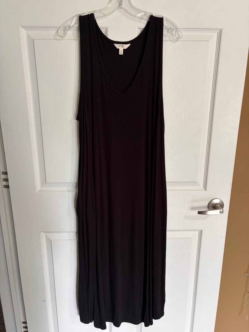 NWT Black Sleeveless V-Neck Maxi Dress